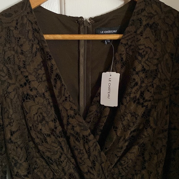 LE CHÂTEAU V-neck dress NWT - Picture 5 of 8